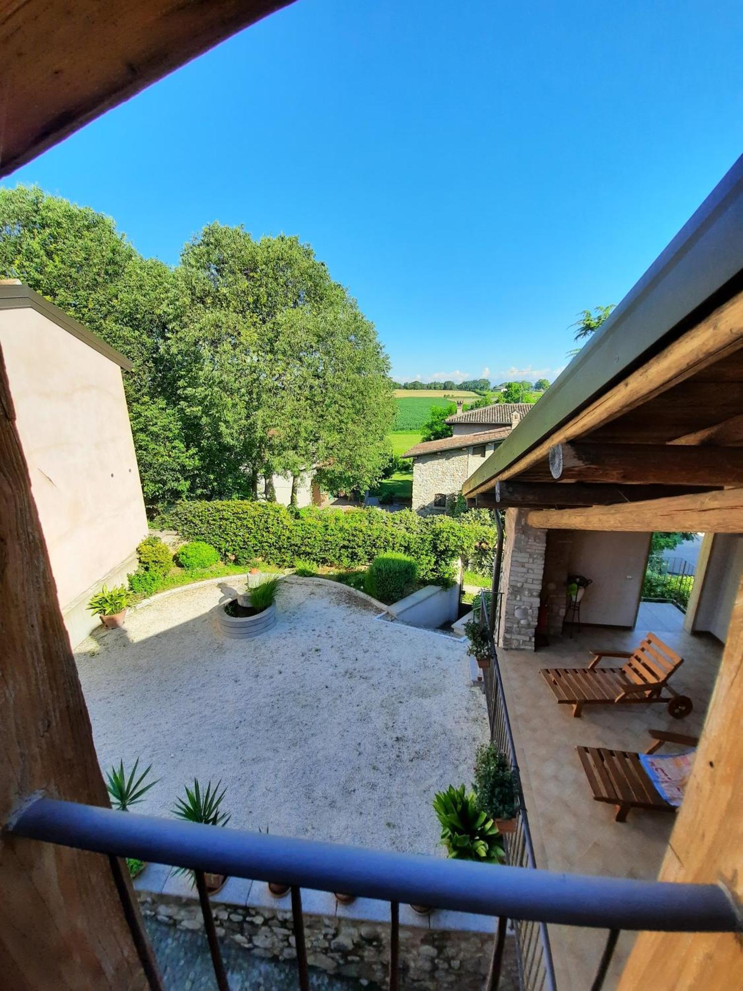 Corte Davini Agriturismo Monzambano Eksteriør bilde